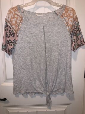 ADORA Gray Short-Sleeve Tie-Front Top with Pink & Tan Patterned Sleeves